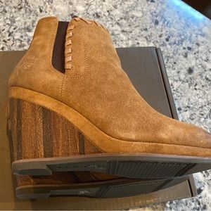 Ariat Suede wedge ankle boots size 9